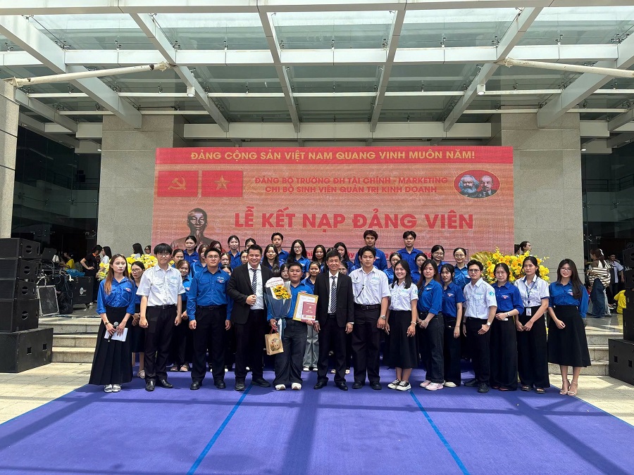 Tân Sinh viên UFM khóa 26D vinh dự được kết nạp Đảng Cộng sản Việt Nam